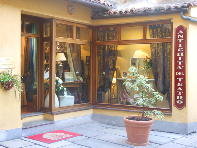 Foto galleria ANTICHITA' DEL TEATRO