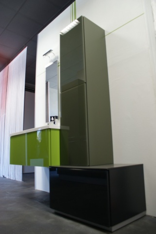 BAGNO LACCATO CON FRONTALI VETRO
