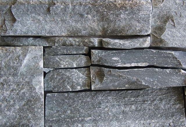 QUARZITE VERDE SU CEMENTO