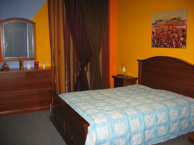 Camera da letto in tamburato noce