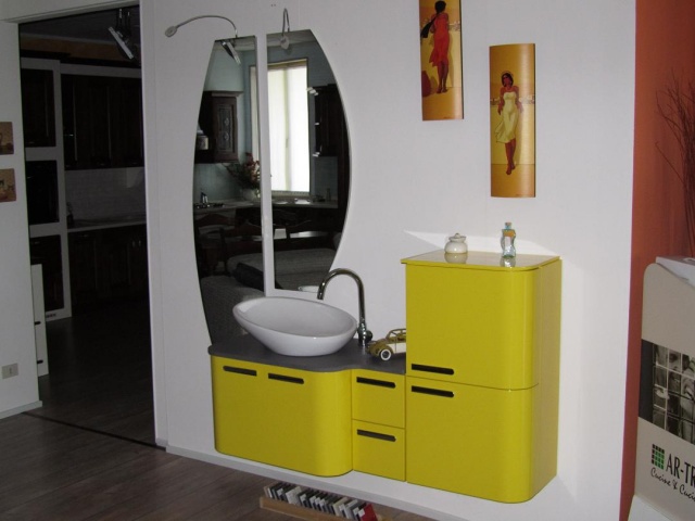 Bagno giallo Lucido