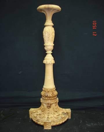 CANDELABRO INTAGLIATO