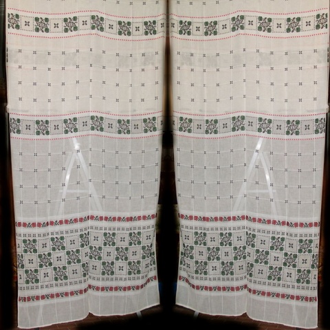 Tenda Ricamata a Mano