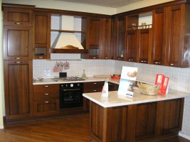 CUCINA CON ANTA IN NOCE