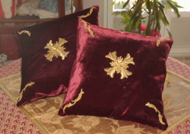Cuscino in Velluto con Croce