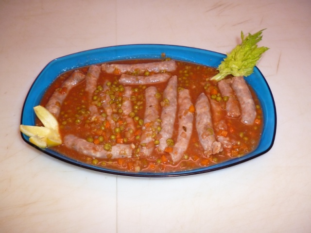 Salsiccia in umido con piselli